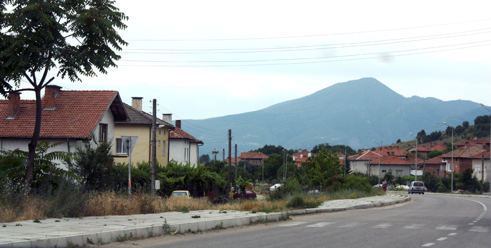 Пътят през село Баничан през 2011 г. — архивна илюстрация